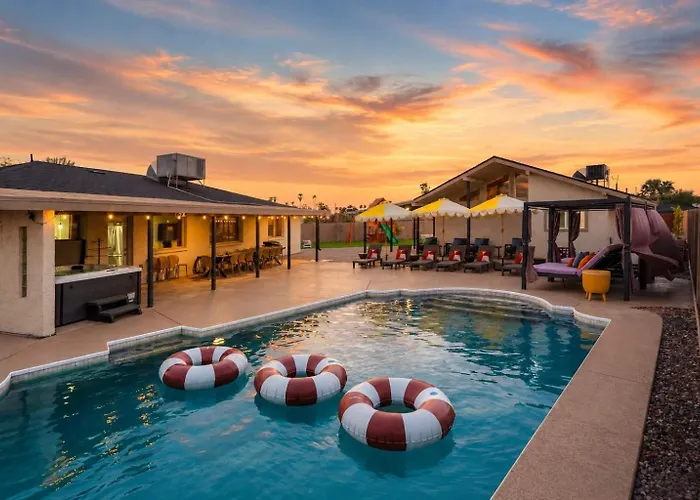 Holiday home Heatwave Hideaway - Pool - Pickleball - Games