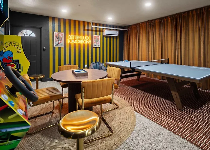 Heatwave Hideaway - Pool - Pickleball - Games Holiday home Tempe