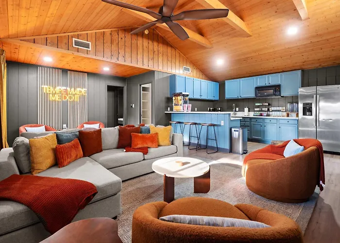 Heatwave Hideaway - Pool - Pickleball - Games Holiday home *