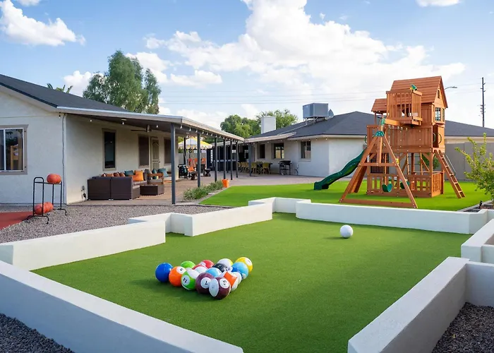 Heatwave Hideaway - Pool - Pickleball - Games Holiday home